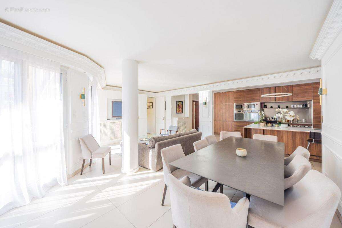 Appartement à NEUILLY-SUR-SEINE