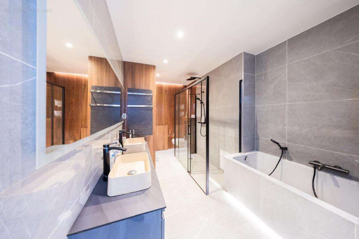 Appartement à NEUILLY-SUR-SEINE