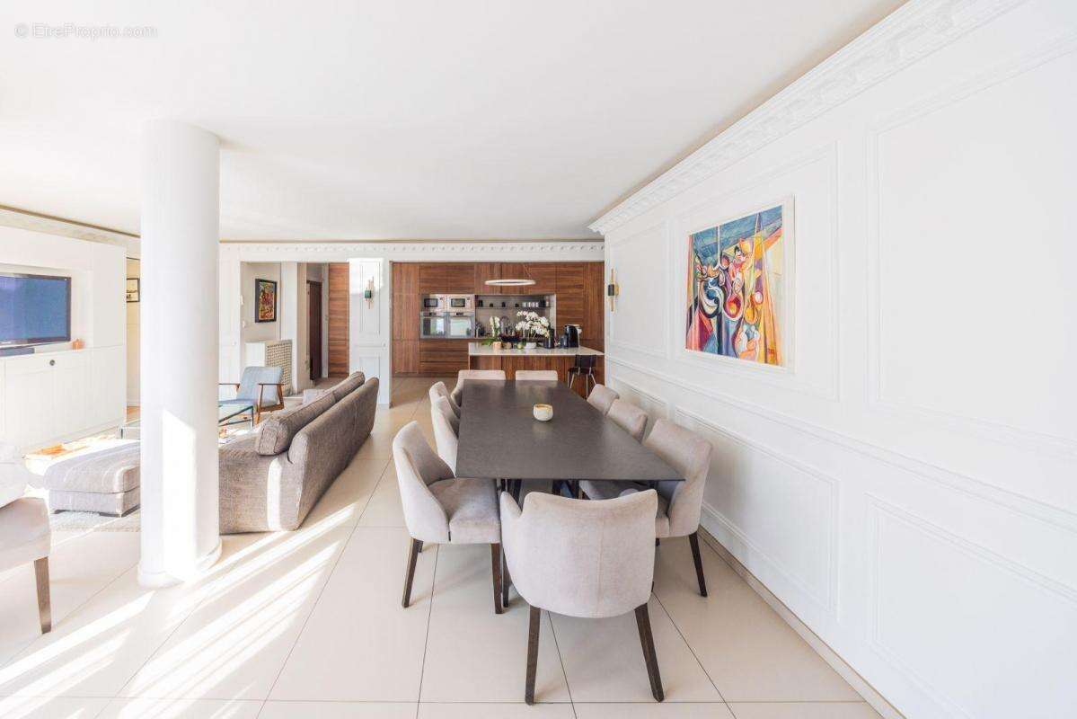 Appartement à NEUILLY-SUR-SEINE