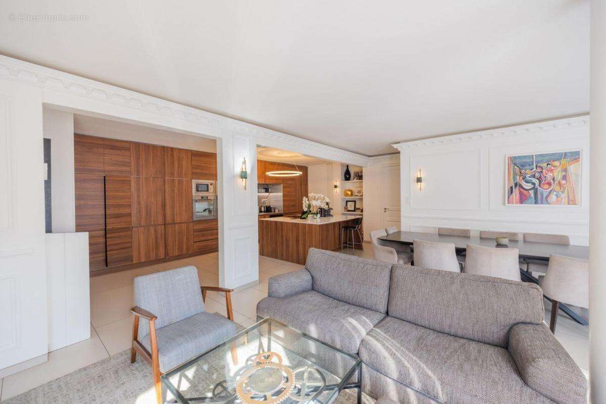 Appartement à NEUILLY-SUR-SEINE