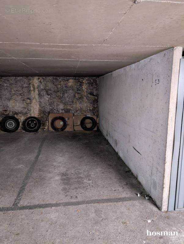 Parking à PARIS-12E