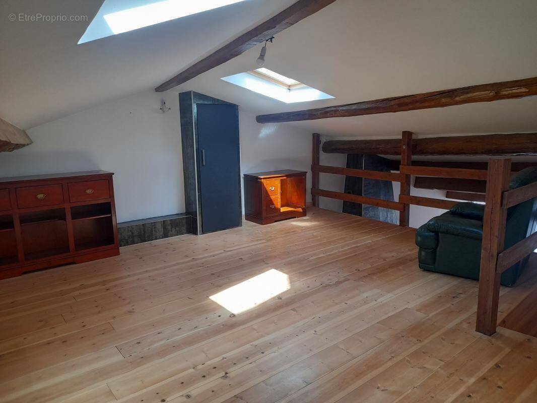 Appartement à VINON-SUR-VERDON