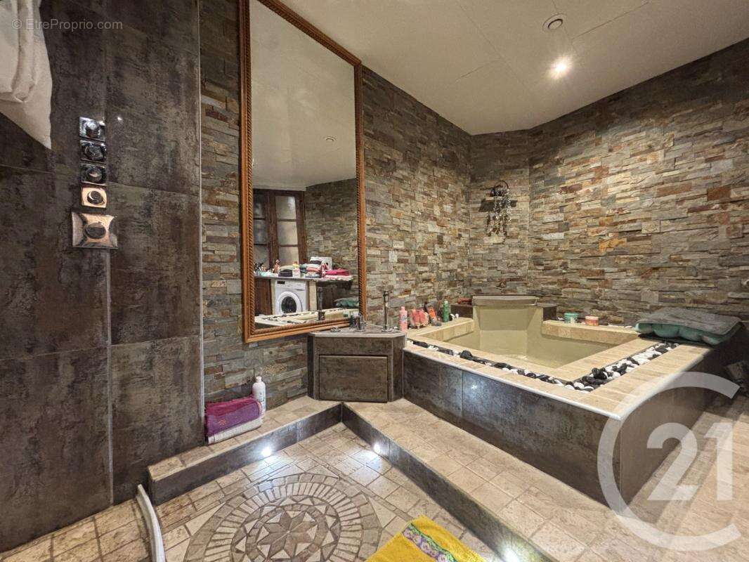 Maison à AIXE-SUR-VIENNE