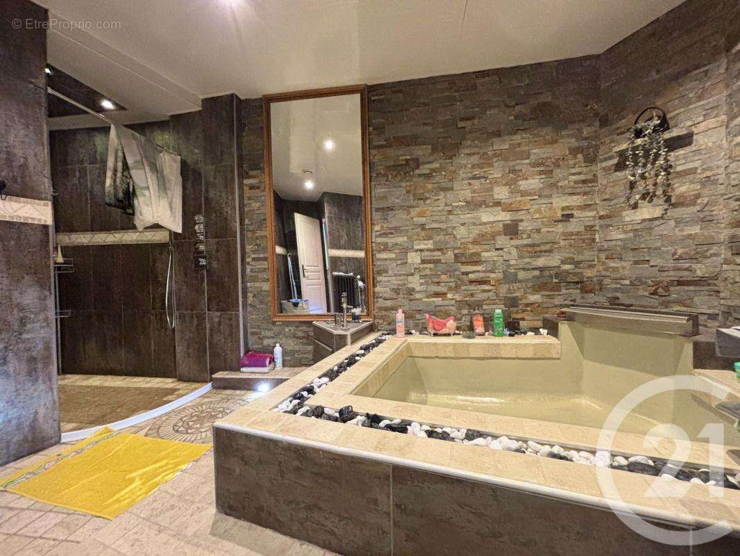 Maison à AIXE-SUR-VIENNE