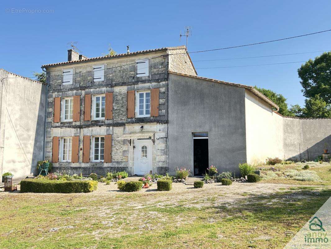 Appartement à SAINT-CYBARDEAUX