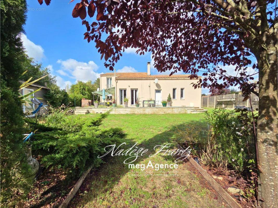 Maison à BERNAY-SAINT-MARTIN