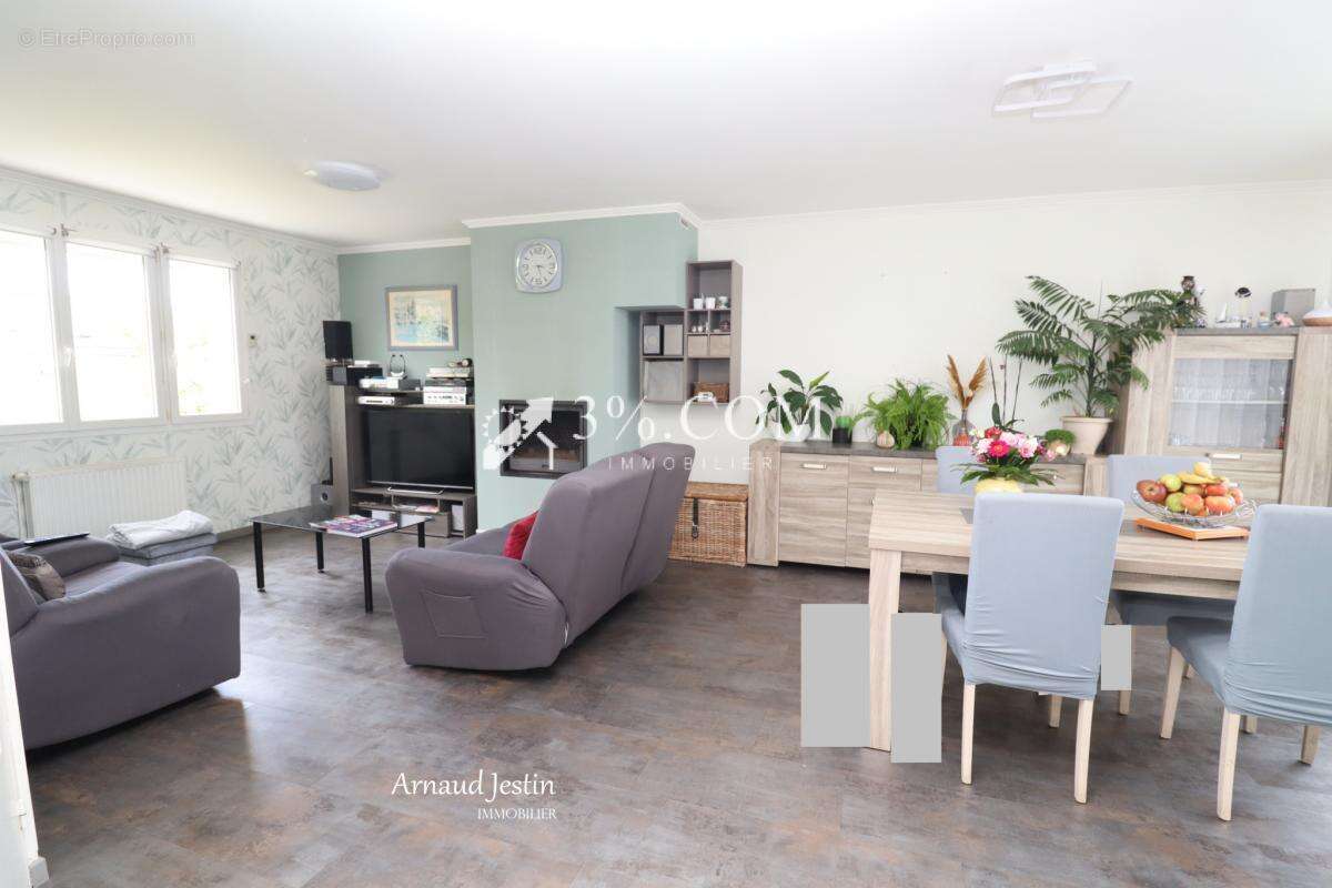 Maison à SAINT-JACQUES-DE-LA-LANDE