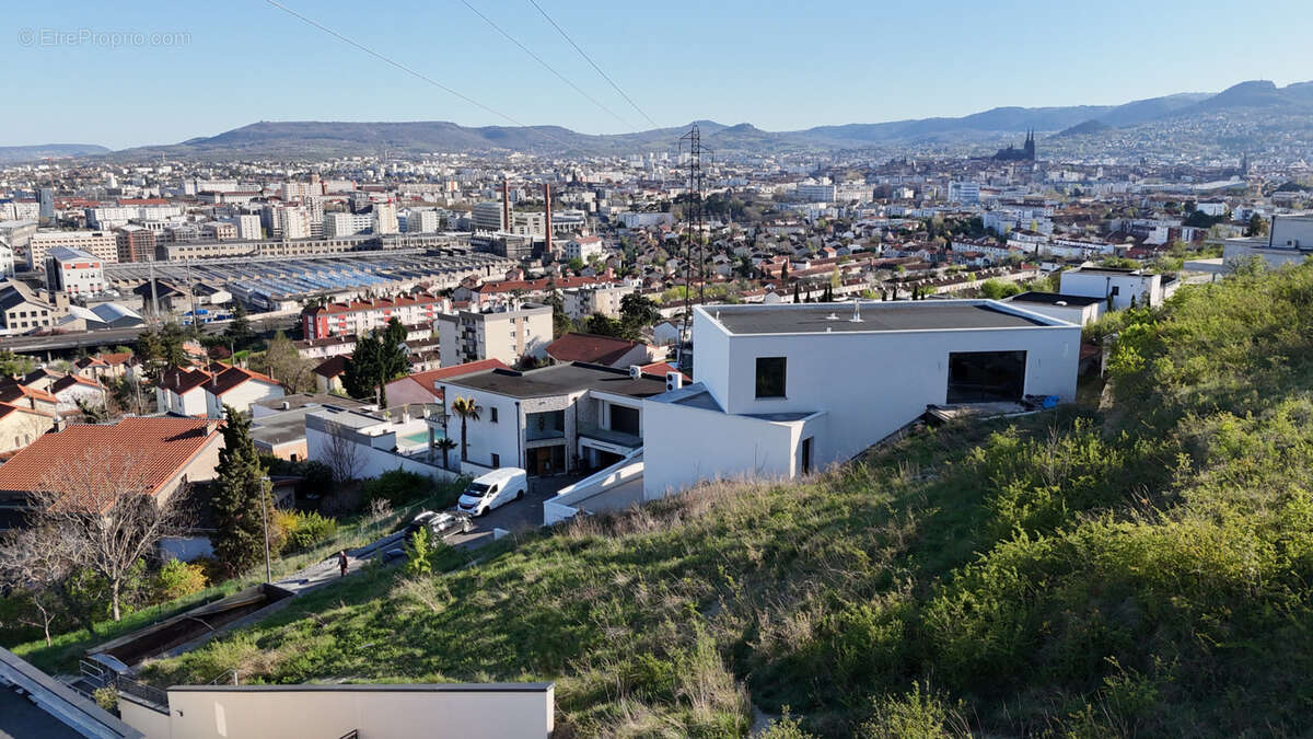 Terrain à CLERMONT-FERRAND