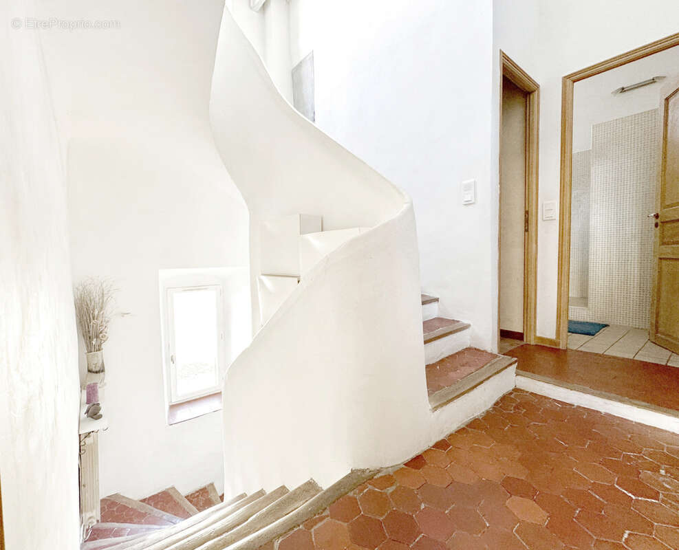 Appartement à MARSEILLE-2E