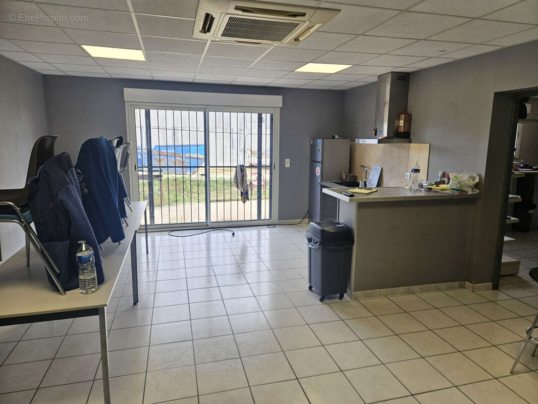 Commerce à MEJANNES-LES-ALES