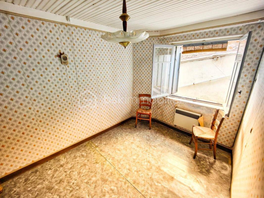 Maison à CASTANET-LE-HAUT