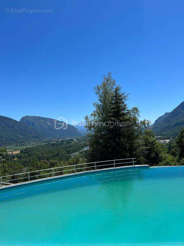 Maison à VEUREY-VOROIZE