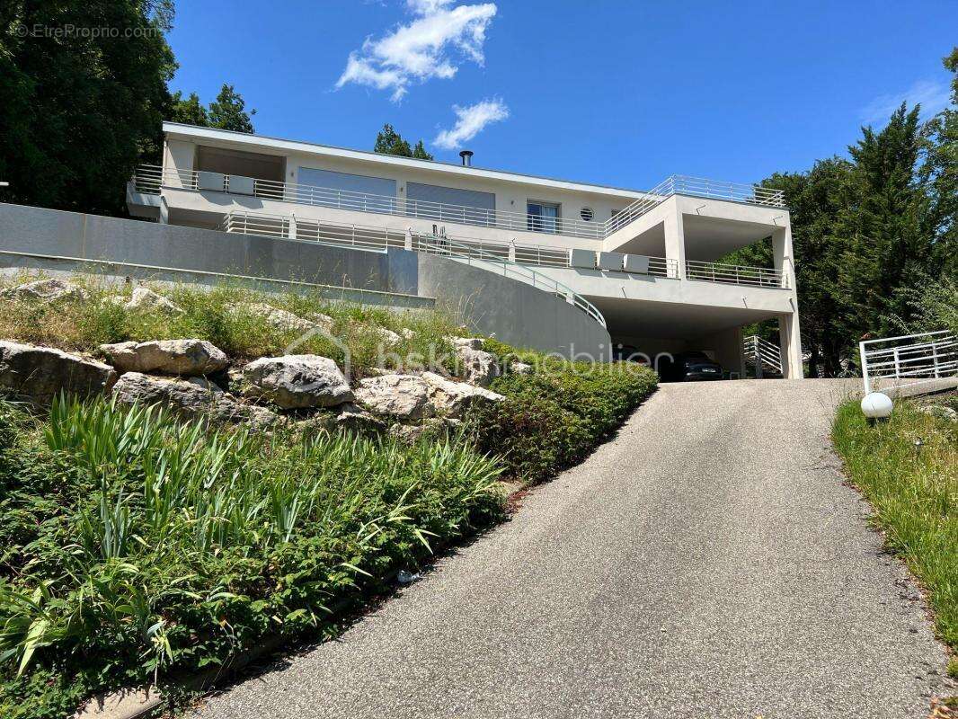 Maison à VEUREY-VOROIZE