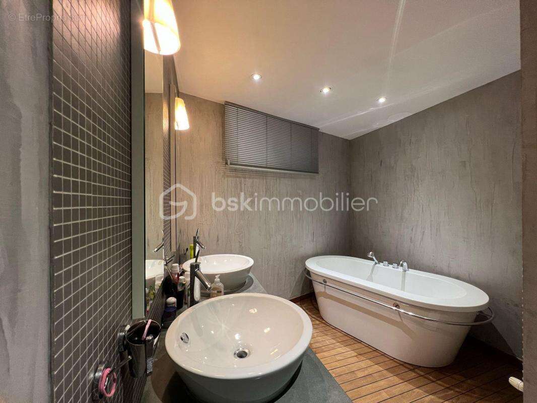 Maison à VEUREY-VOROIZE