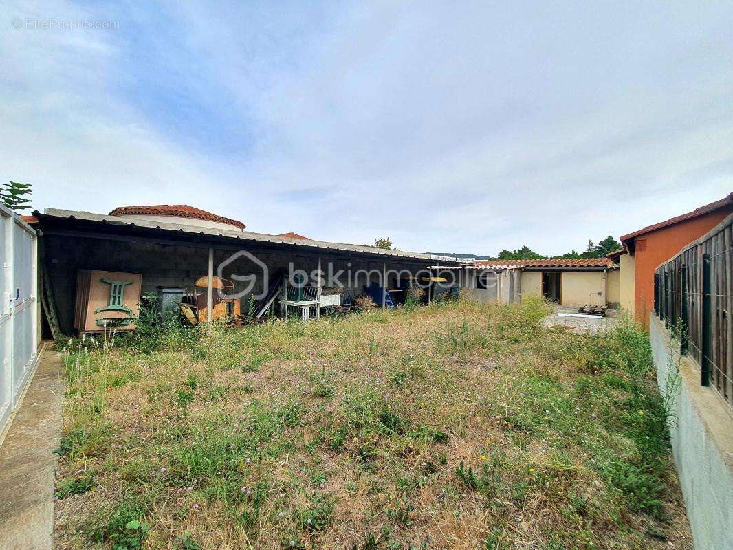 Commerce à TAUTAVEL