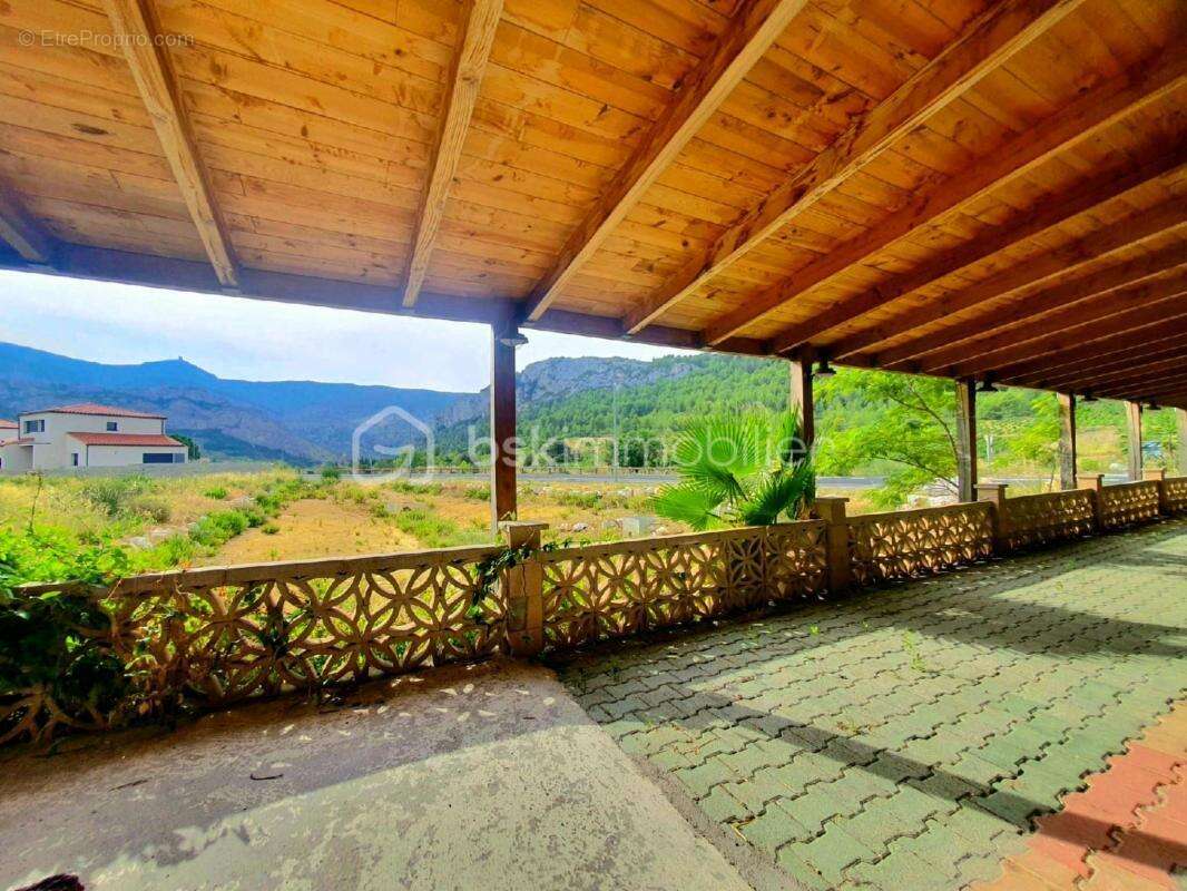 Commerce à TAUTAVEL