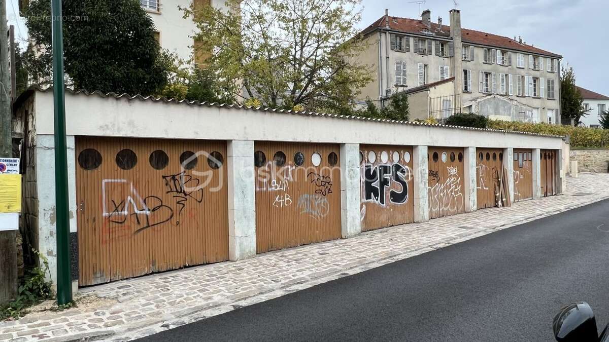Parking à SUCY-EN-BRIE