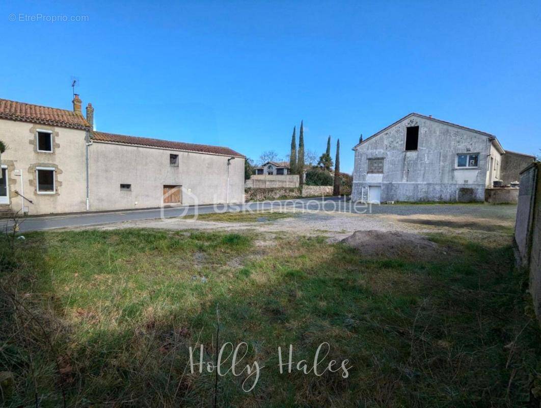 Terrain à LA BRUFFIERE