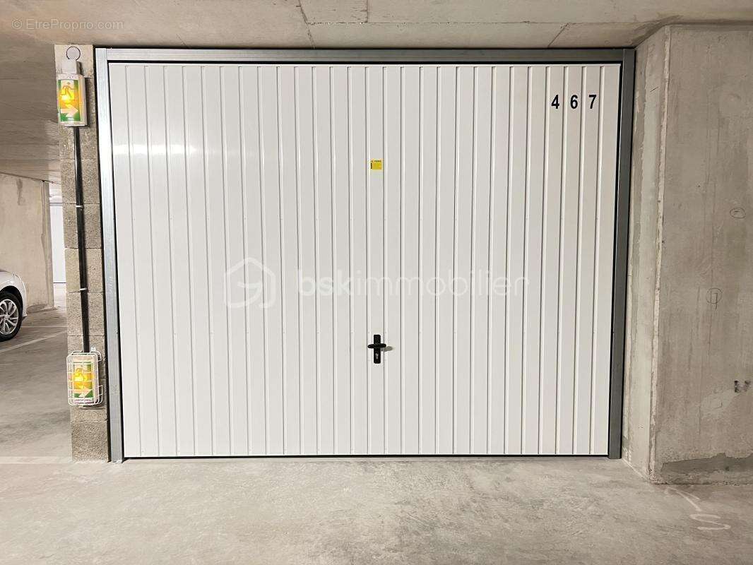 Parking à PONTAULT-COMBAULT