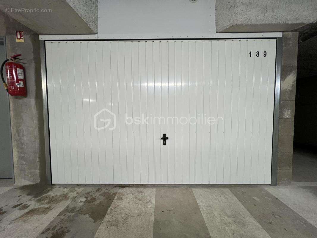 Parking à PONTAULT-COMBAULT