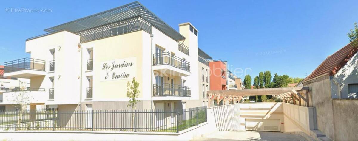 Parking à PONTAULT-COMBAULT