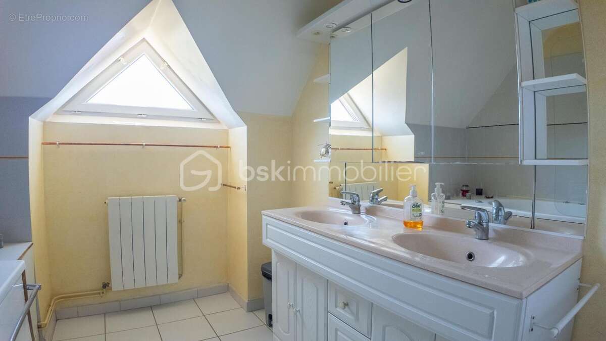 Maison à VARENNES-VAUZELLES