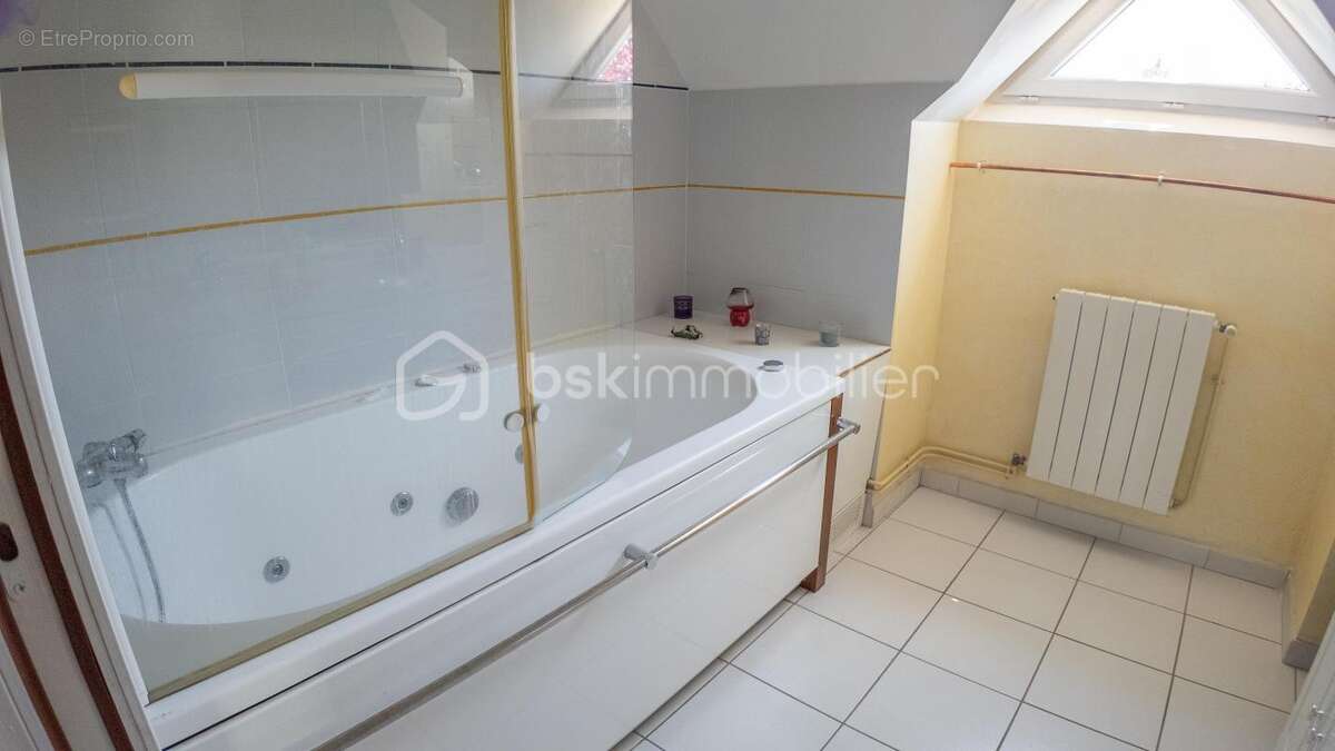 Maison à VARENNES-VAUZELLES