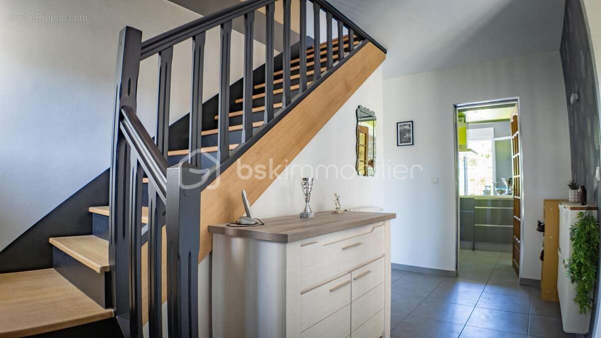 Maison à VARENNES-VAUZELLES