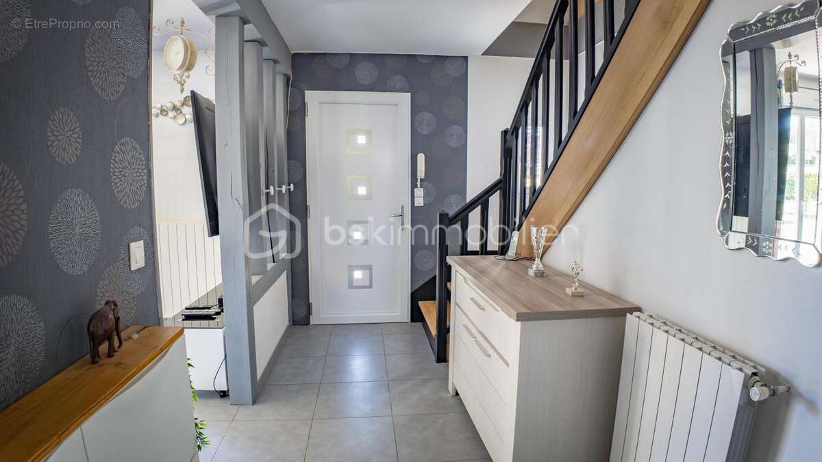 Maison à VARENNES-VAUZELLES