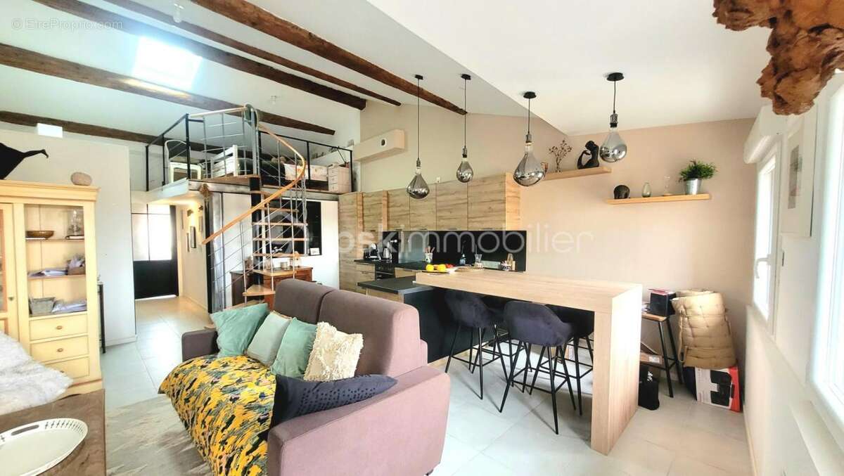 Appartement à POUSSAN