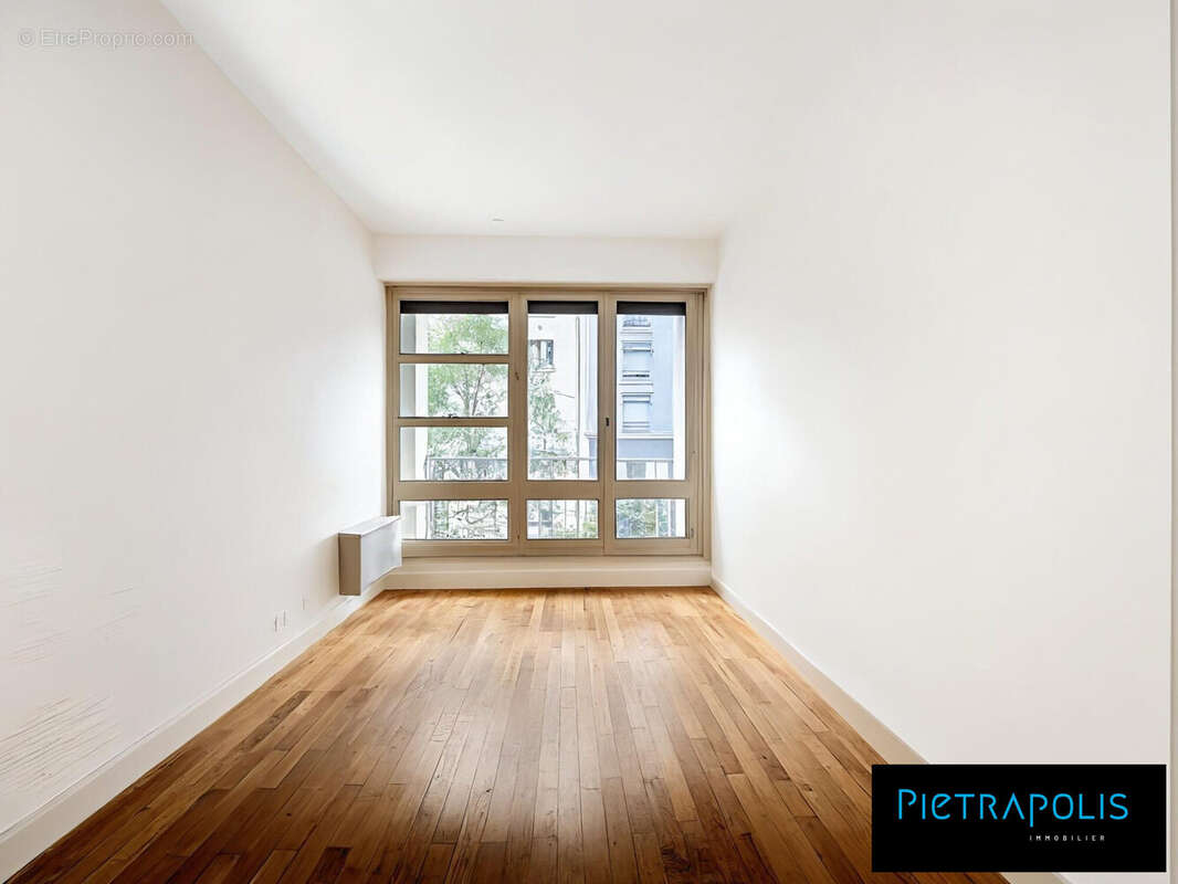 Chambre 2 - Appartement à LYON-3E