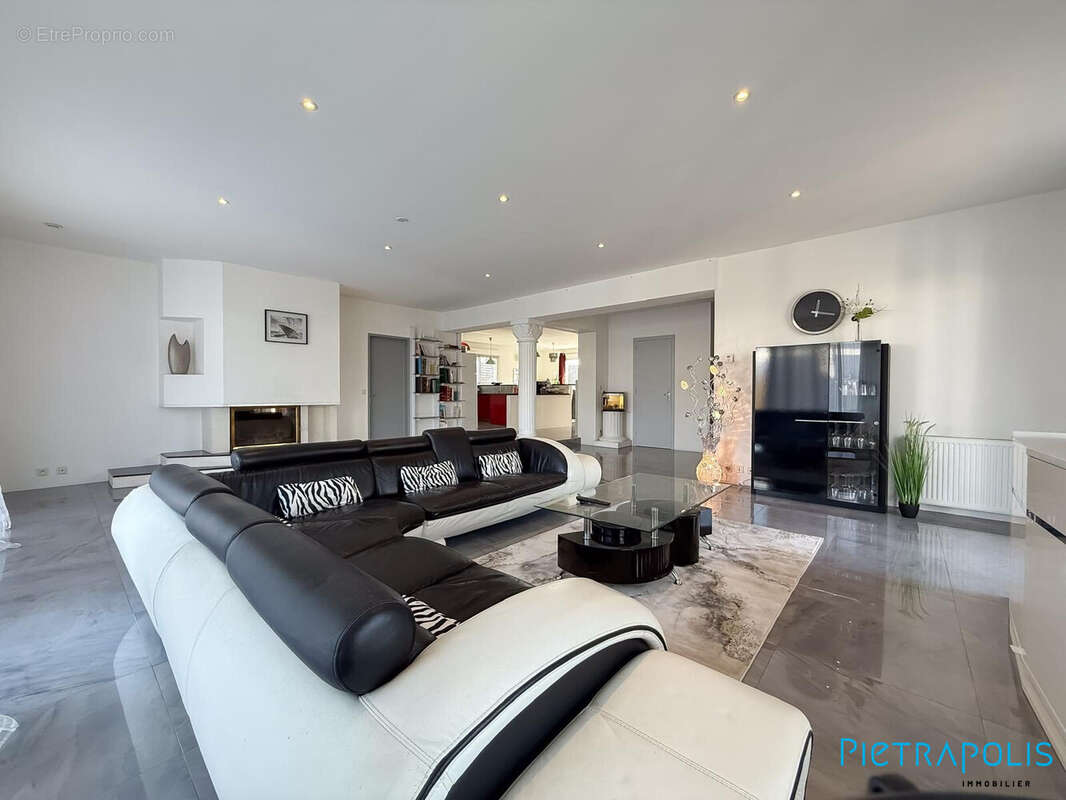 Maison à FONTAINES-SAINT-MARTIN