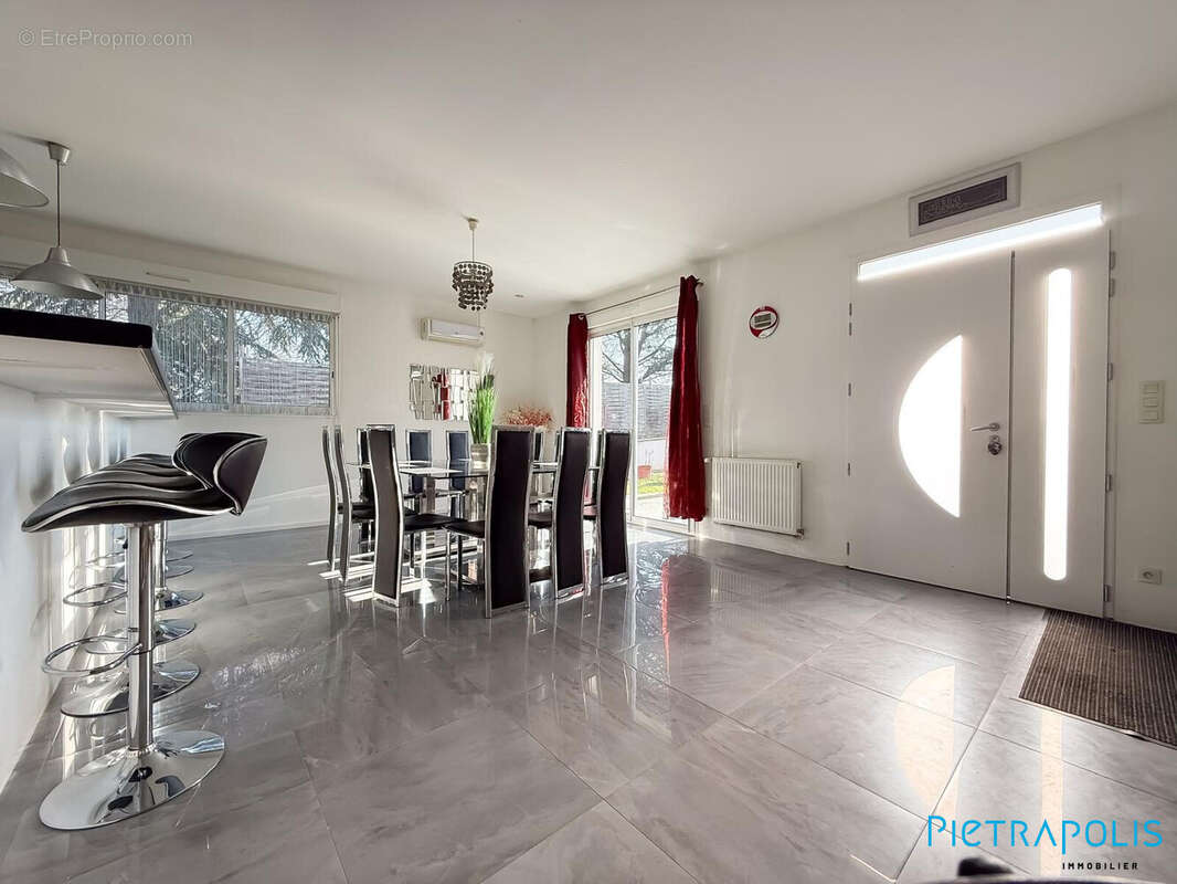 Maison à FONTAINES-SAINT-MARTIN