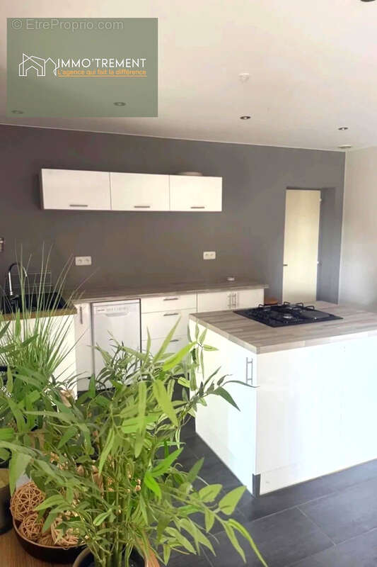 Appartement à VEAUCHE