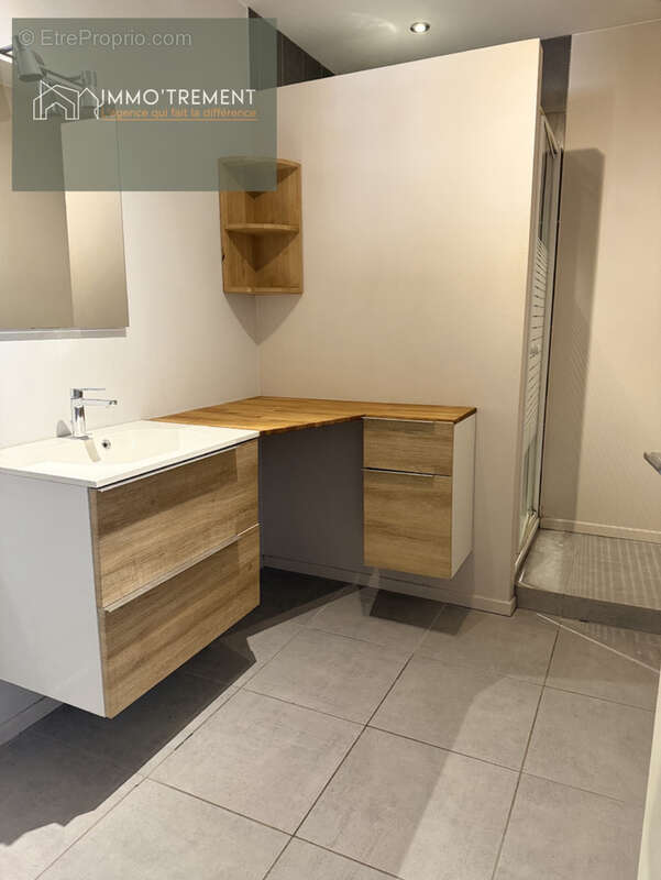 Appartement à VEAUCHE