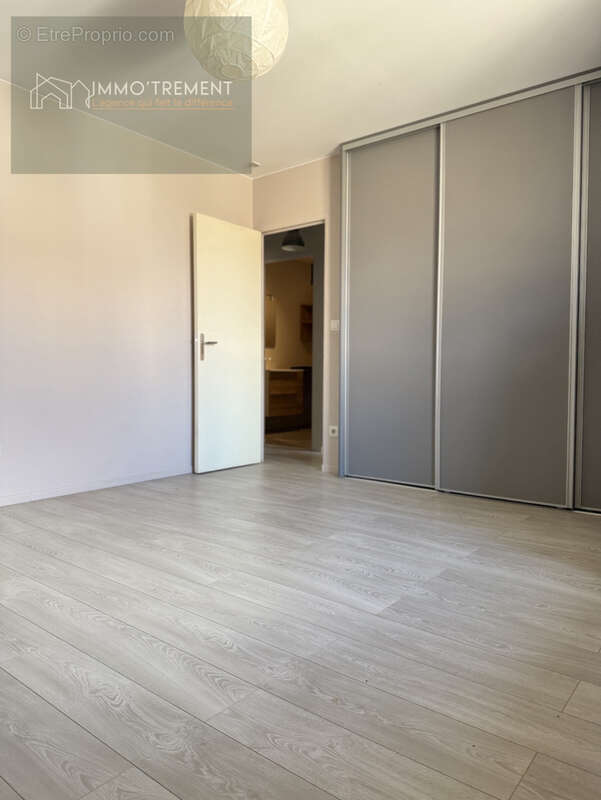 Appartement à VEAUCHE