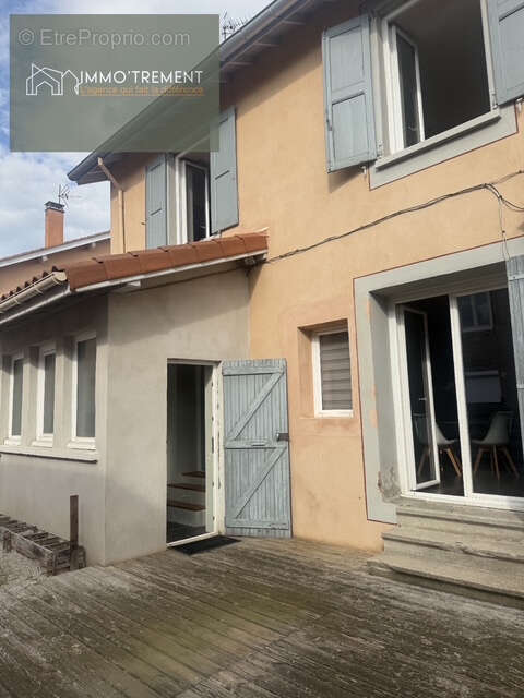 Appartement à VEAUCHE