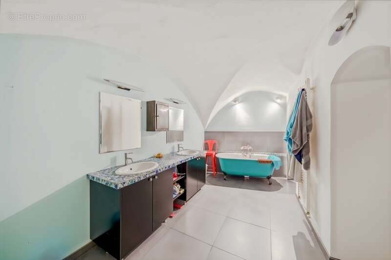 Appartement à MARSEILLE-2E