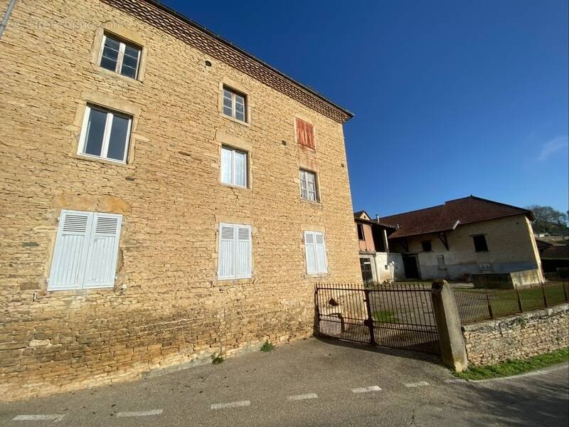 Appartement à SAINT-MARCEL-BEL-ACCUEIL