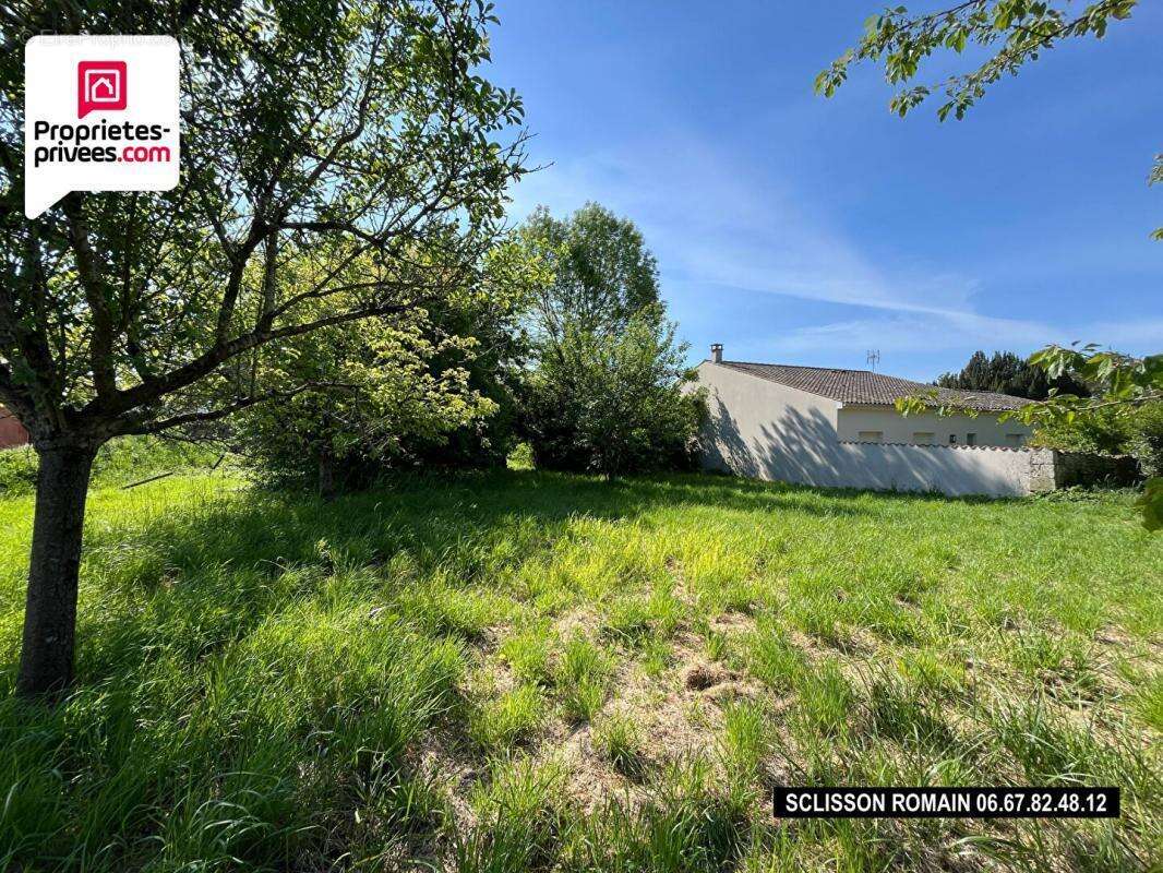 Terrain à SAINT-FORT-SUR-GIRONDE