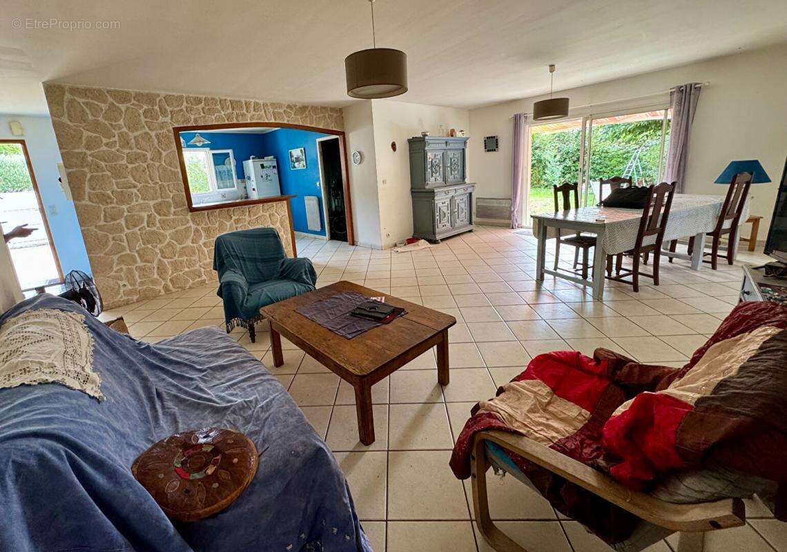 Maison à L&#039;EGUILLE