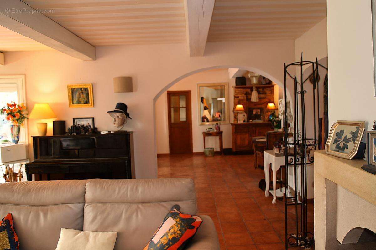 Maison à MONTBOUCHER-SUR-JABRON