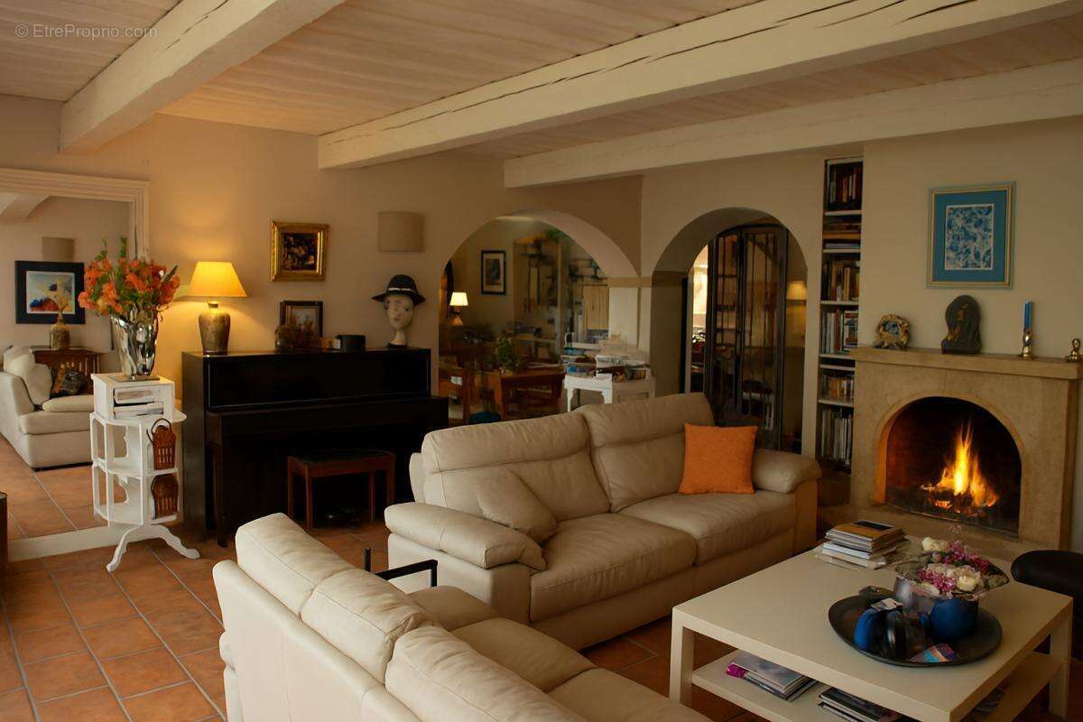 Maison à MONTBOUCHER-SUR-JABRON