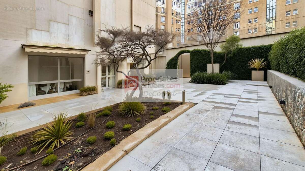 Appartement à PARIS-16E