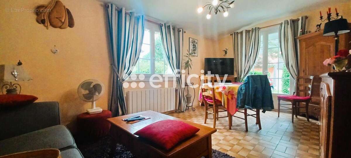 Maison à ANGLARDS-DE-SAINT-FLOUR