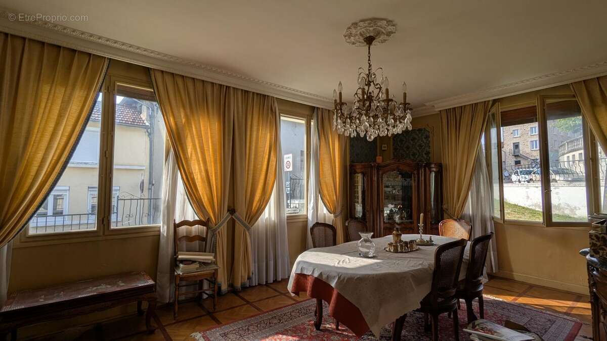 Maison à SAINT-REMY-SUR-DUROLLE