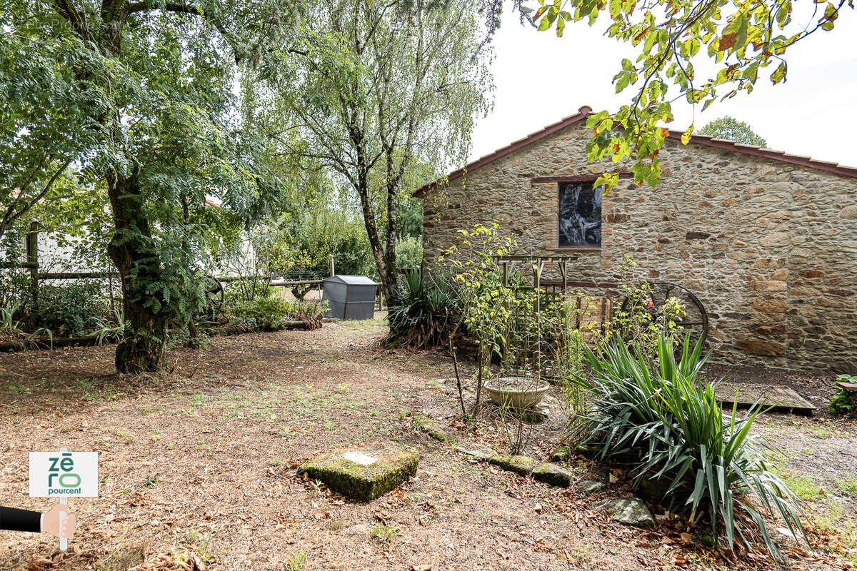 Maison à SAINT-ETIENNE-DU-BOIS