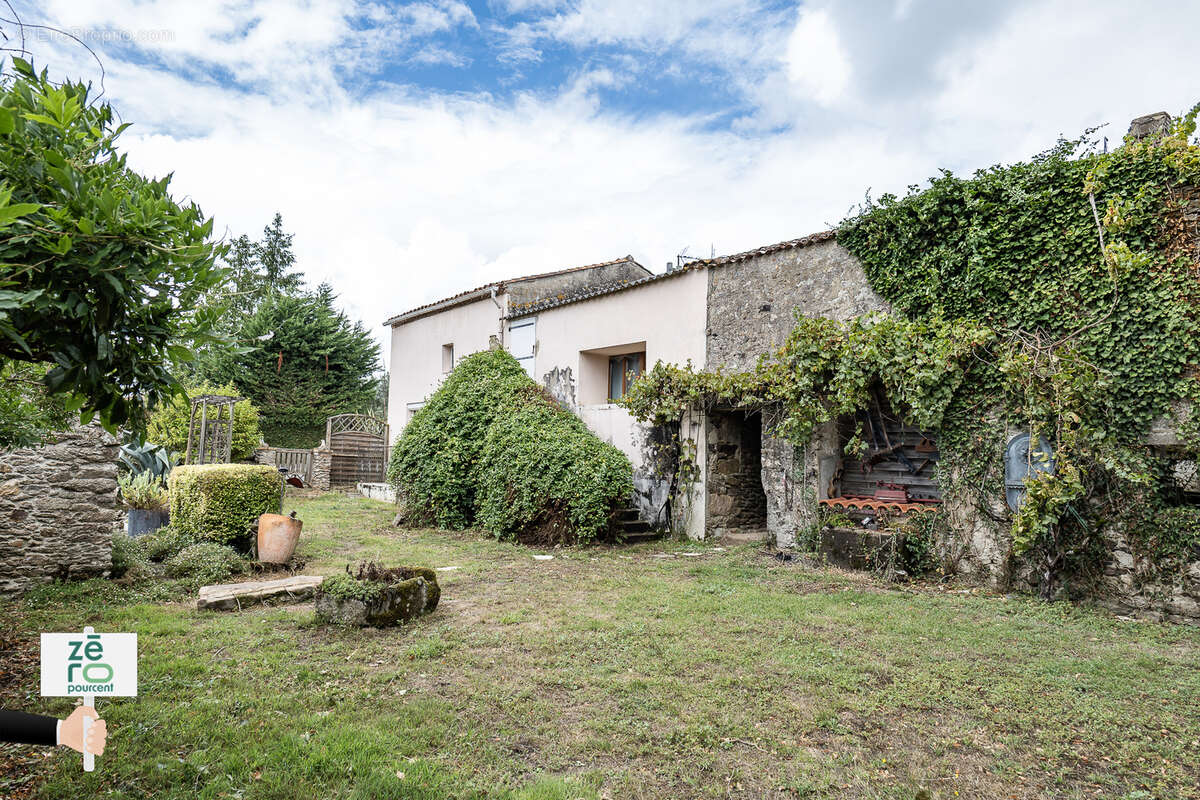 Maison à SAINT-ETIENNE-DU-BOIS