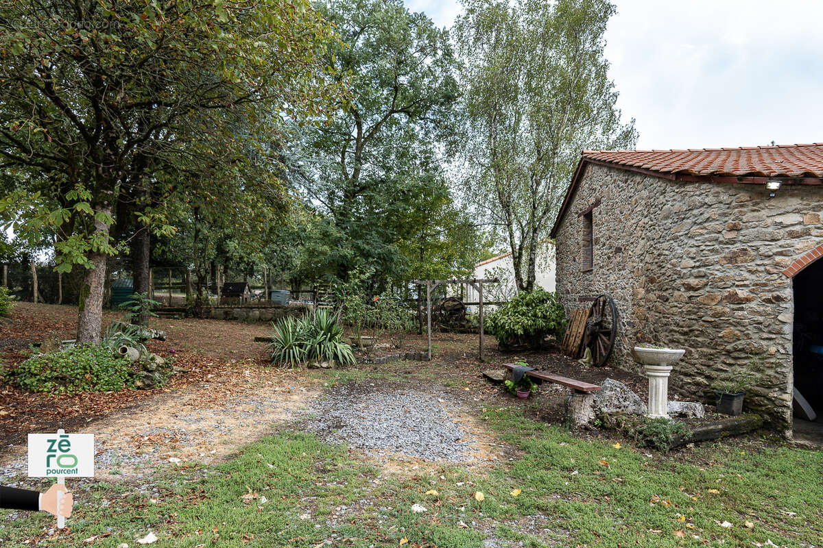 Maison à SAINT-ETIENNE-DU-BOIS
