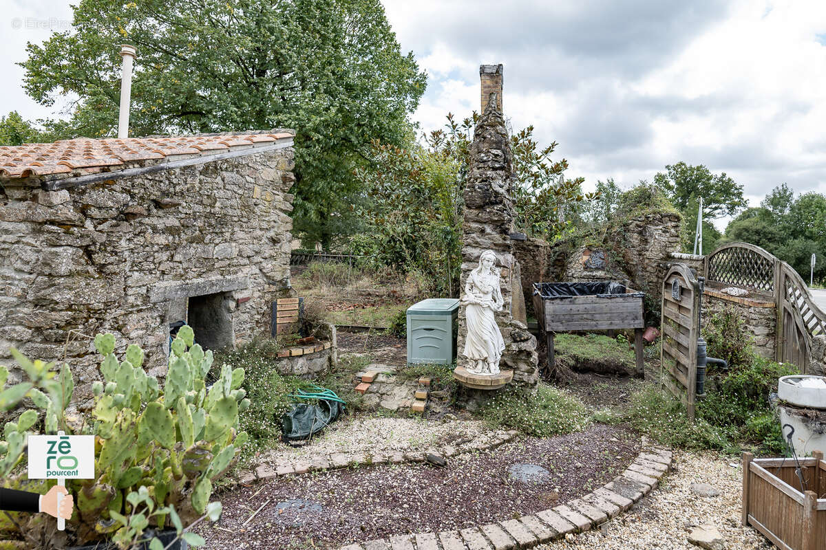 Maison à SAINT-ETIENNE-DU-BOIS